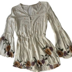 Chloe & Katie LS White Floral Romper Size Small
